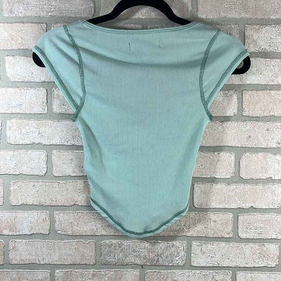 Urban Outfitters Reverse Hem V-neck- Size XS - Picture 2 of 3